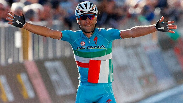 Vincenzo Nibali wins the 2015 Il Lombardia