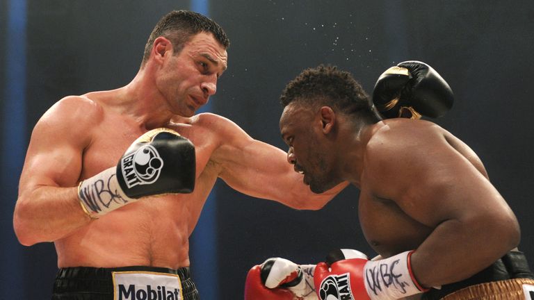 Vitali Klitschko (L) beat England's Dereck Chisora three years ago