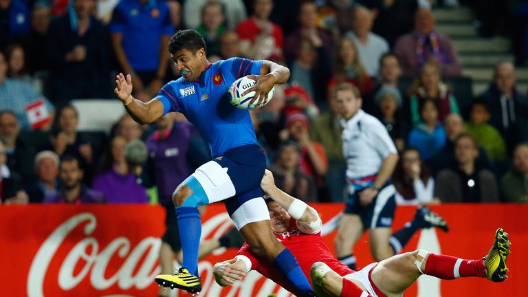 Wesley Fofana of France breaks through the Canada defence to score his team's opening try