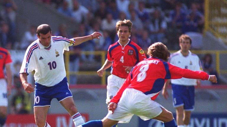 Zinedine Zidane of France takes on Pavel Nedved and Karel Poborsky of Czech Republic at Euro 2000