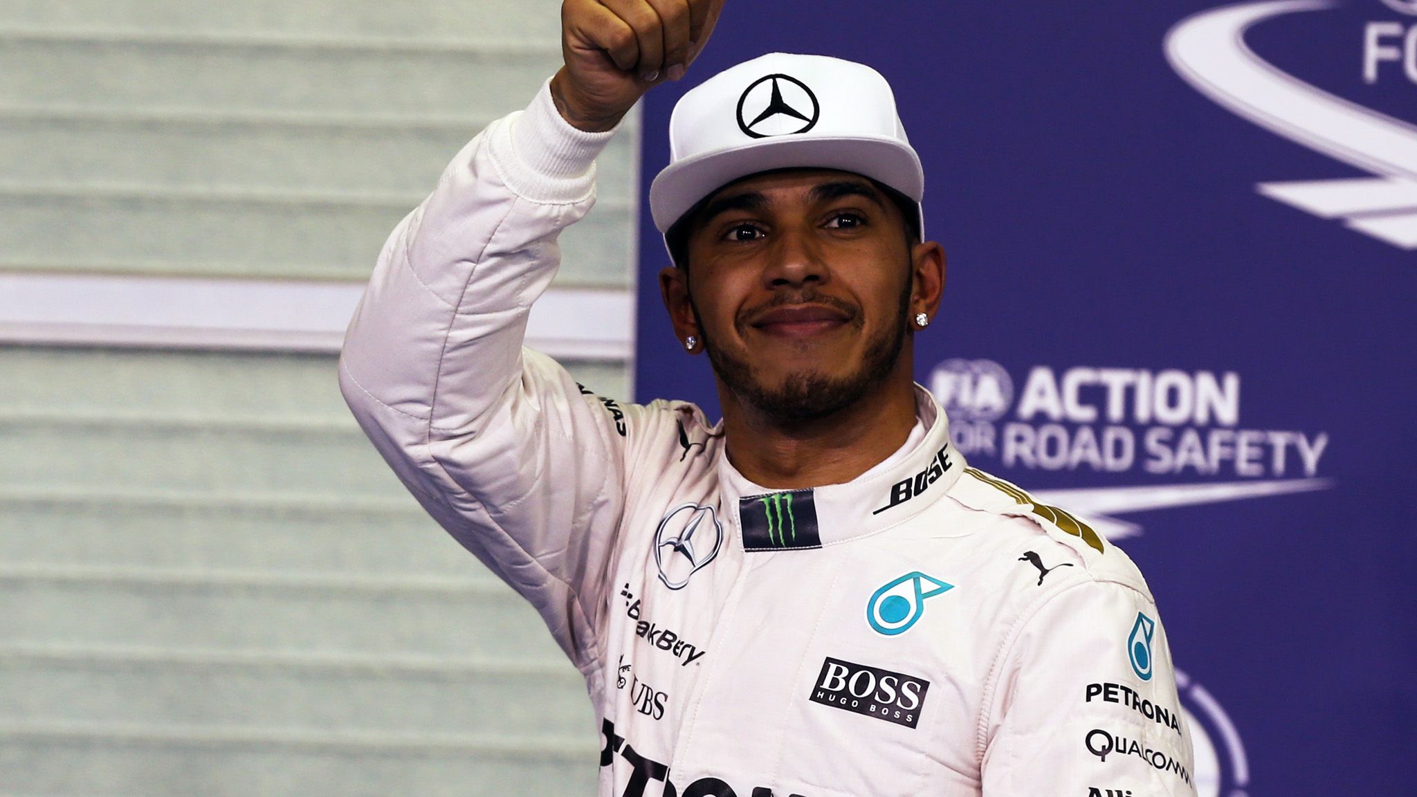 LH ⚡'s Instagram profile post: “find someone who loves you like lewis  hamilton loves the silverstone trophy 🤣❤ #BritishGP 🇬🇧 #… in 2023