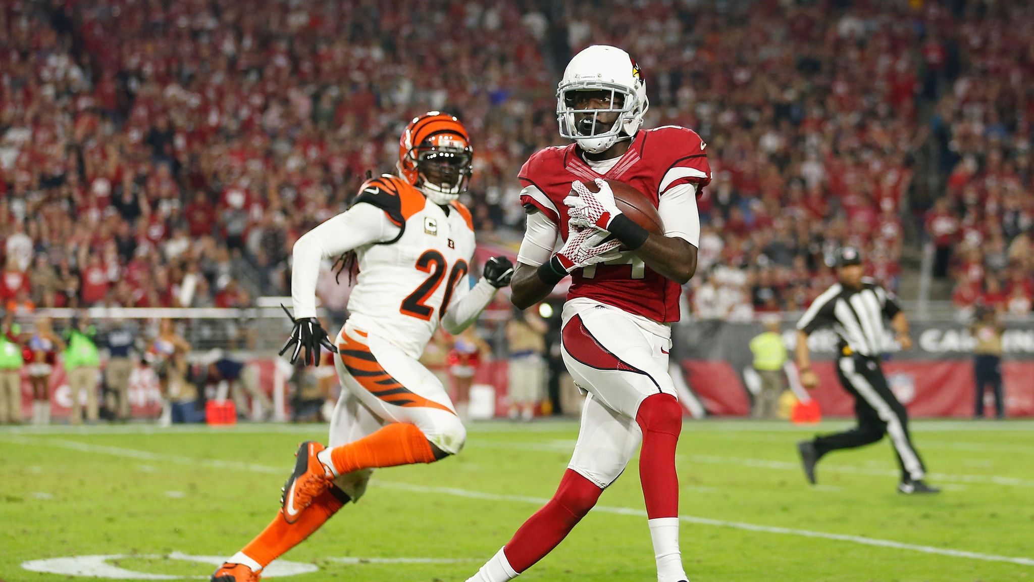 Cincinnati Bengals' Mike Nugent (2) kicks a 43-yard field goal to defeat  the Buffalo Bills