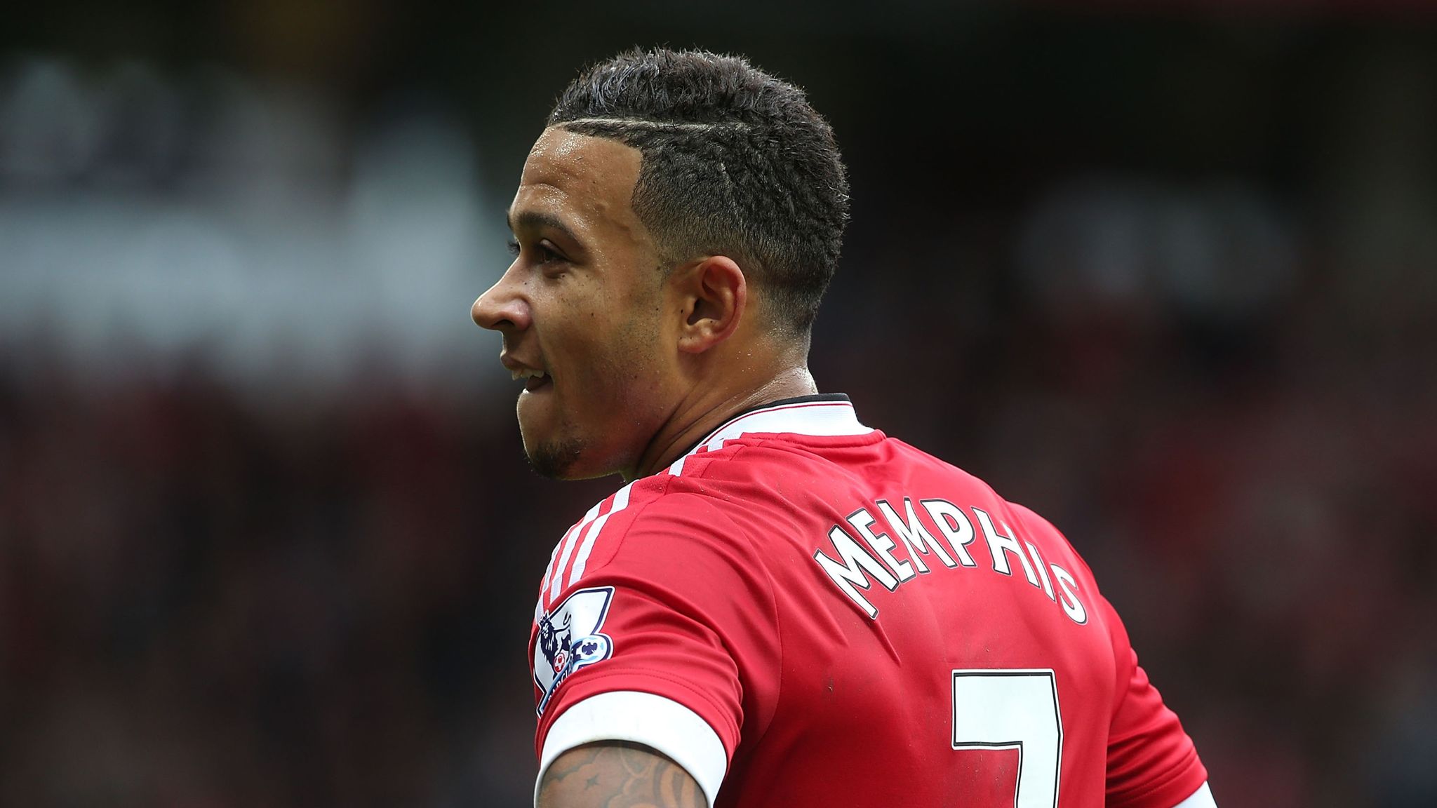 Memphis Depay can handle the pressure of wearing Manchester United's famous  No 7 shirt, believes club legend Bryan Robson