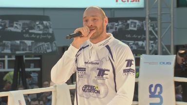 Fury serenades Klitschko