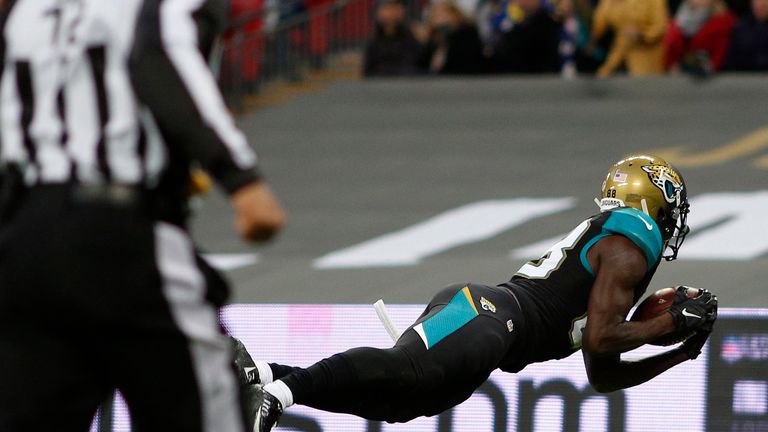 Allen Hurns scores the winning touchdown for the Jaguars at Wembley.