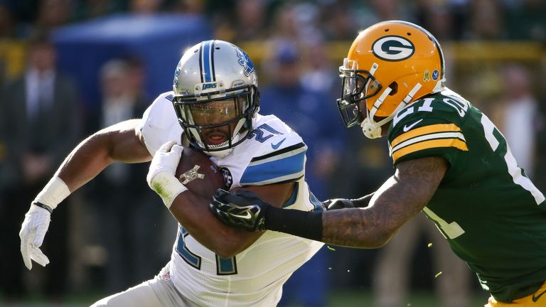 Ameer Abdullah #21 of the Detroit Lions carries the football against  Ha Ha Clinton-Dix #21 of the Green Bay Packers