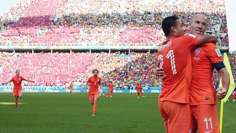 Arjen Robben says Netherlands team-mate Memphis Depay  must show strength at Manchester United