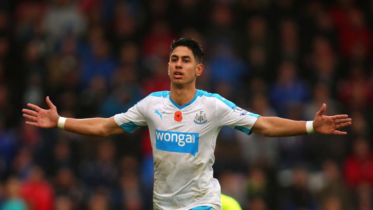 BOURNEMOUTH, ENGLAND - NOVEMBER 07:  Ayoze Perez of Newcastle United celebrates scoring his team's first goal during the Barclays Premier League match betw
