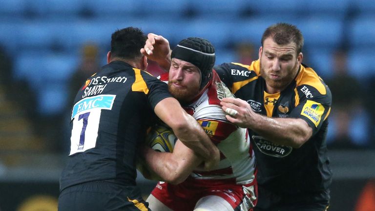 Ben Morgan of Gloucester is tackled by George Smith and Lorenzo Cittadini (Wasps)