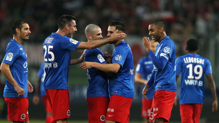 Caen's French forward Andy Delort (2ndR) is congratulated by teammates after scoring during the French L1 football match between Caen 