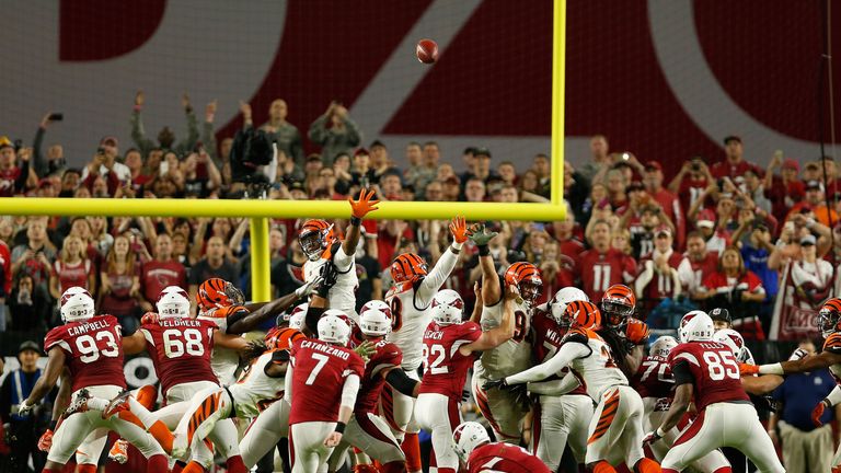 Chandler Catanzaro kicks the game-winning field goal during the final seconds of the Cardinals' 34-31 win over Cincinnati