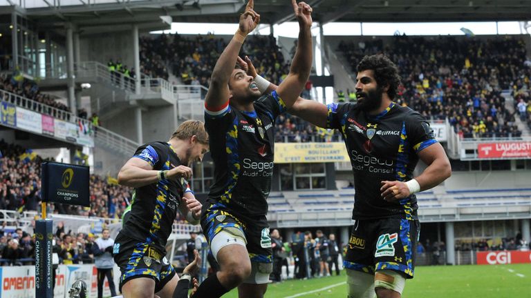 Clermont's French centre Wesley Fofana (C) celebrates after scoring a try during the European Rugby Champions Cup Clermont vs Ospreys 