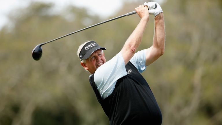 Montgomerie holds narrow advantage