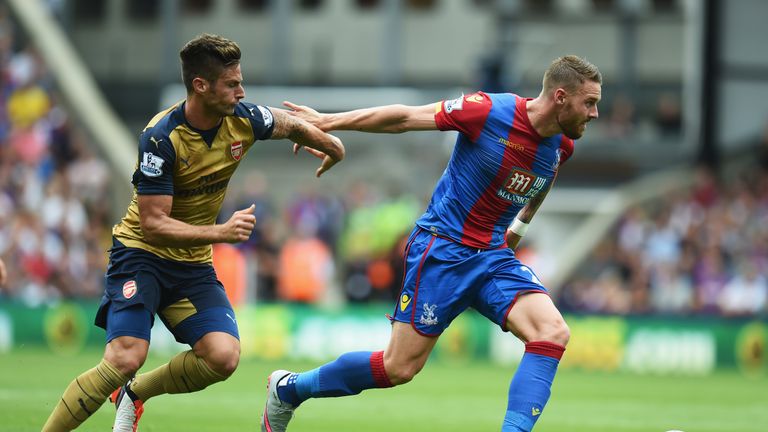 Connor Wickham of Crystal Palace goes past Olivier Giroud of Arsenal