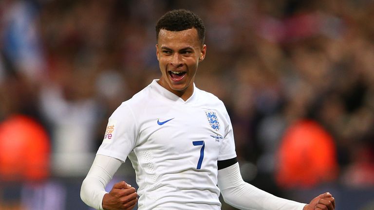 Dele Alli: Ex-England Star seen surrounded by four girls and three pals  after an expensive night partying - Check Out