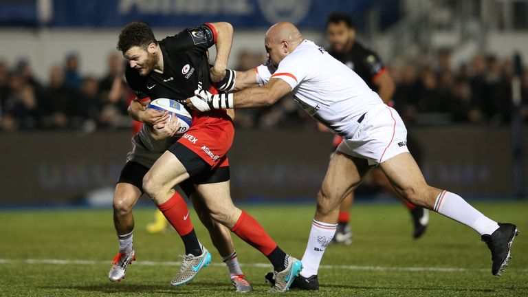 Duncan Taylor of Saracnes moves away from Gurthro Steenkamp