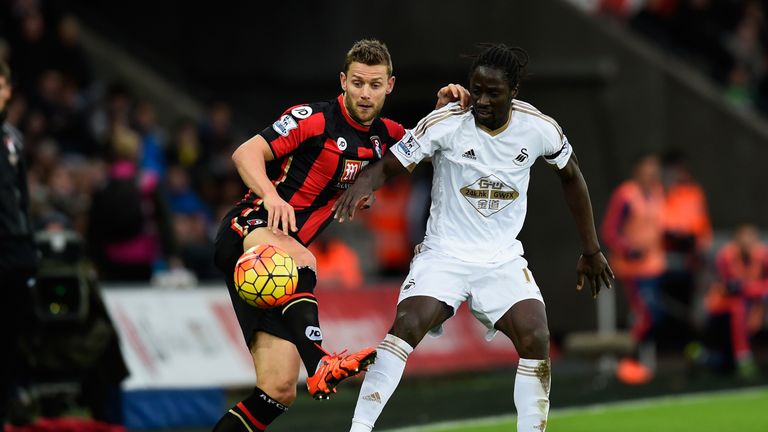Bournemouth's Simon Francis (l) challenges Eder of Swansea