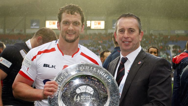 England's Sean O'Loughlin (left) and coach Steve McNamara pose with the Baskerville Shield after winning the series against New Zealand