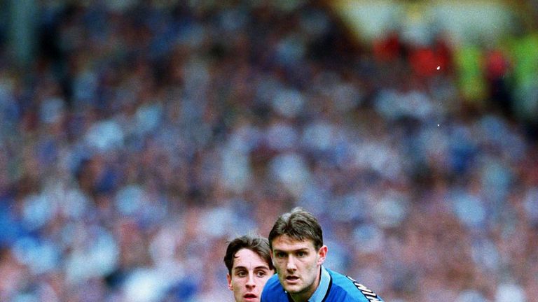 Andy Hinchcliffe and Gary Neville in action in the 1995 FA Cup final between Everton and Manchester United