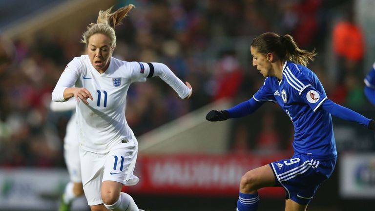 Gemma Davison skips away from Bosnia's Milena Nikolic