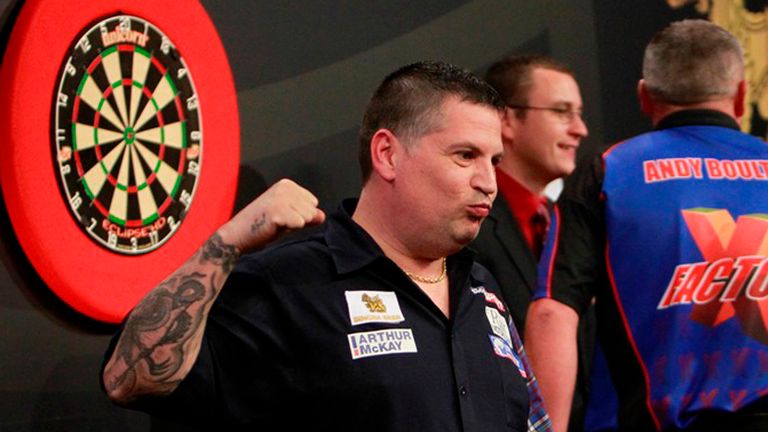 Gary Anderson beats Andy Boulton at the Grand Slam of Darts (Pic: Lawrence Lustig) 