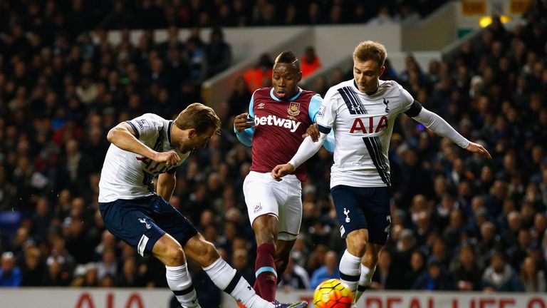 Harry Kane of Tottenham Hotspur scores during the match between Tottenham and West Ham United at White Hart Lane on November 22, 2015