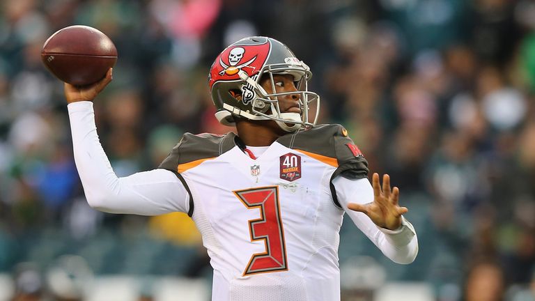 PHILADELPHIA, PA - NOVEMBER 22:  Quarterback Jameis Winston #3 of the Tampa Bay Buccaneers looks to pass against the Philadelphia Eagles in the third quart