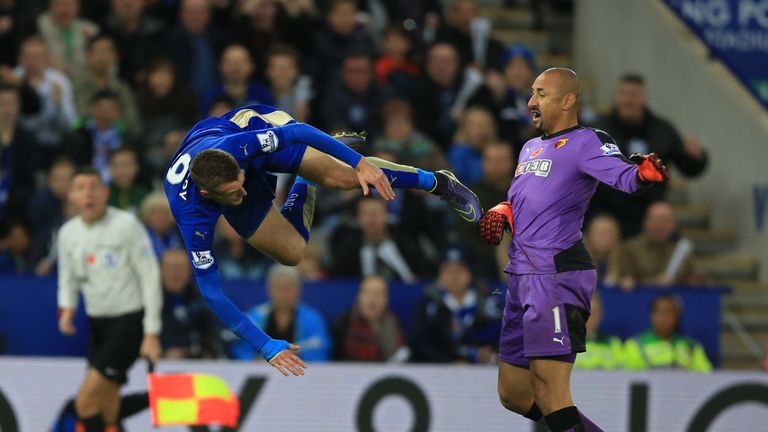 Leicester City's Jamie Vardy (left) is awarded a penalty after being brought down by Watford goalkeeper Heurelho Gomes
