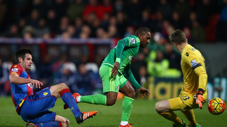 Jermain Defoe of Sunderland capitalises on a mix up by Scott Dann (L) and Wayne Hennessey (R) of Crystal Palace to score the opening goal at Crystal Palace