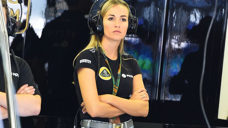 The race director's favourite: The TV cameras regularly captured Carmen Jorda in the Lotus garage