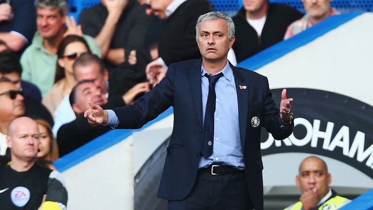 LONDON, ENGLAND - OCTOBER 31:  Jose Mourinho Manager of Chelsea reacts during the Barclays Premier League match between Chelsea and Liverpool at Stamford B