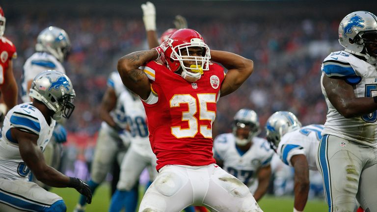 LONDON, ENGLAND - NOVEMBER 01:  Charcandrick West #35 of Kansas City Chiefs celebrates scoring a touchdown during the NFL game between Kansas City Chiefs a
