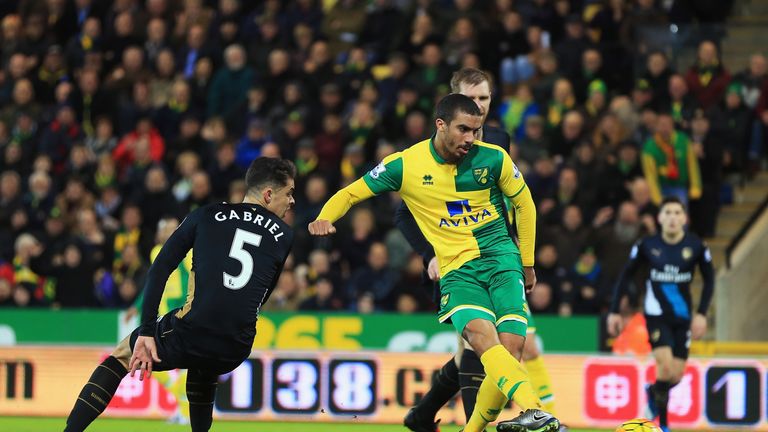 Lewis Grabban equalises for Norwich just before the break