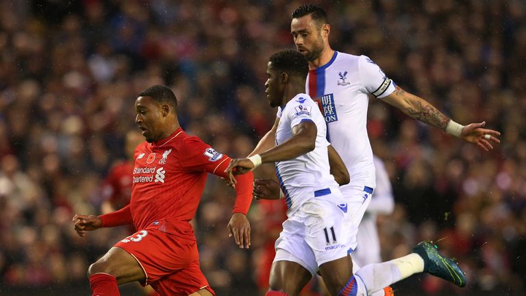 Jordon Ibe holds off Damien Delaney