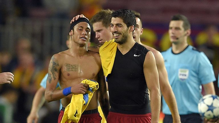 Barcelona's Brazilian forward Neymar and Barcelona's Uruguayan forward Luis Suarez (R) 