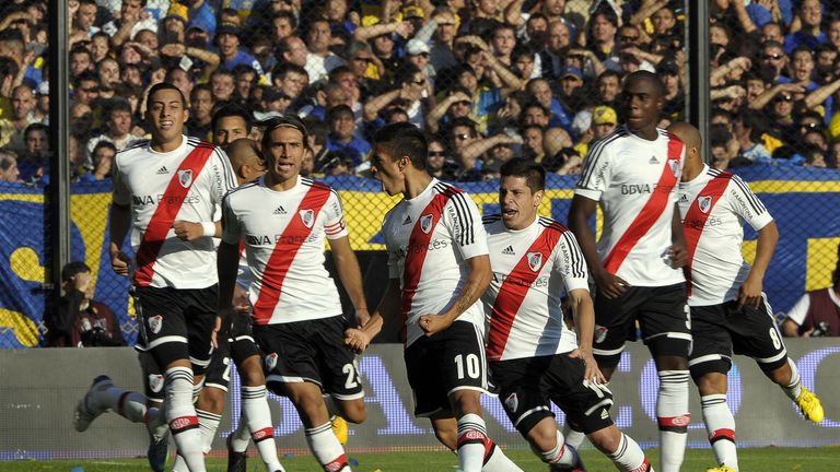 River Plate's midfielder Manuel Lanzini (10) celebrates with teammates after scoring against Boca Juniors in La Bombonera in 2013