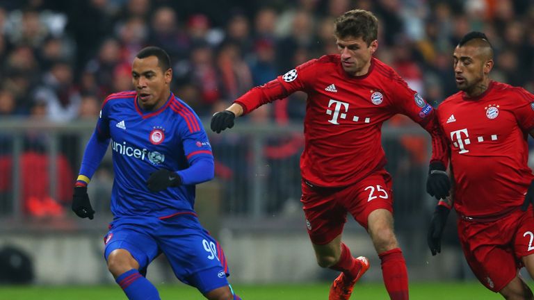 Filipe Pardo of Olympiacos under pressure from Bayern Munich's Thomas Muller