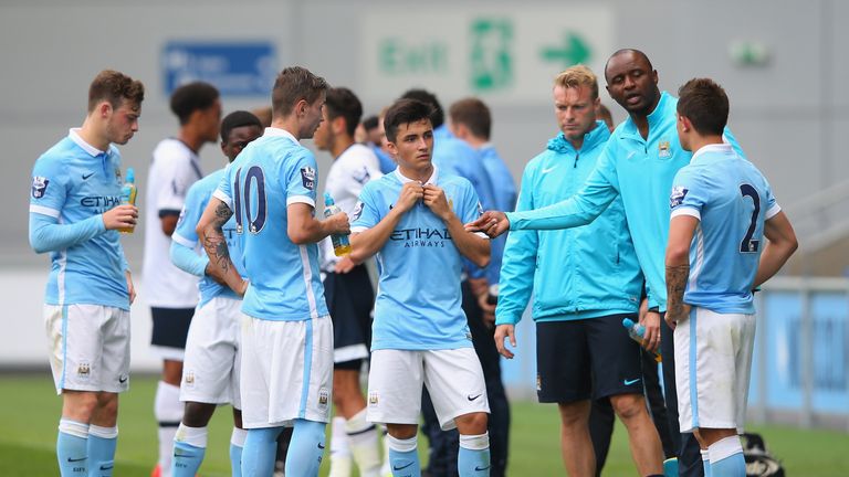 Vieira passes on his advice to Manchester City's U21 team