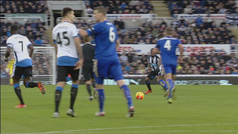 Robert Huth shoves Aleksandar Mitrovic in the throat - but stayed on the pitch.