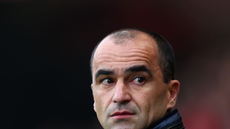 BOURNEMOUTH, ENGLAND - NOVEMBER 28: Roberto Martinez Manager of Everton looks on prior to the Barclays Premier League match between A.F.C. Bournemouth and 