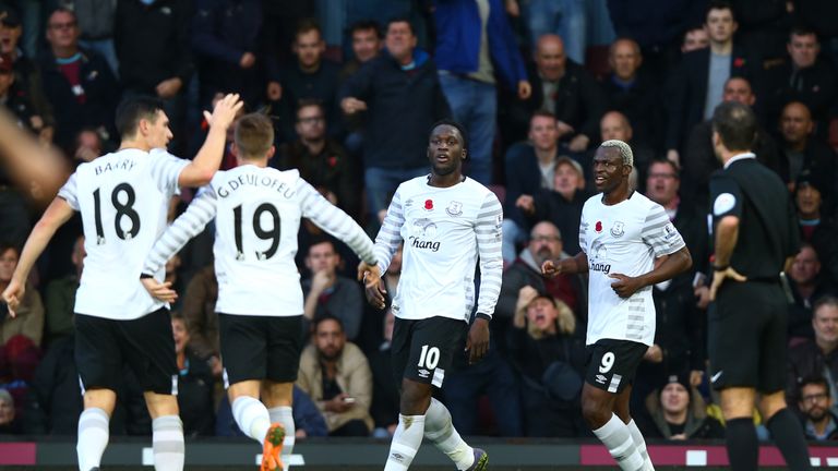 Romelu Lukaku  (3rd L) of Everton celebrates scoring his team's first goal with his team mates during the Barclays Premier League match against West Ham