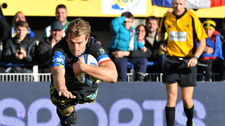 Clermont centre Aurelien Rougerie scores their second try against the Ospreys