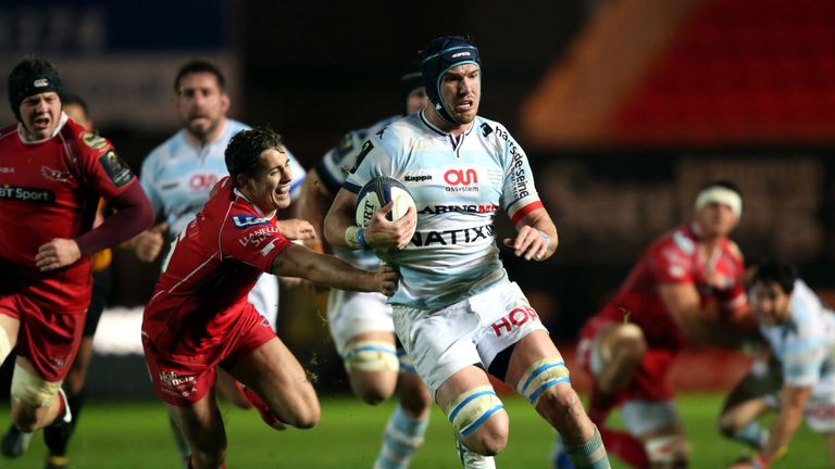 Racing 92 flanker Bernard Le Roux evades Aled Thomas of Scarlets