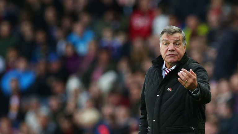 Sam Allardyce gestures during the Barclays Premier League match between Sunderland and Southampton