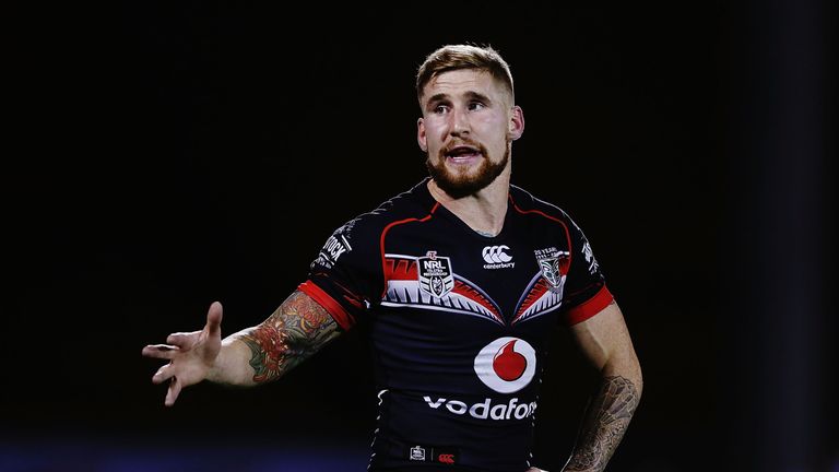 Sam Tomkins of the Warriors reacts during the round 16 NRL match 