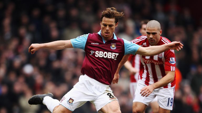 Scott Parker of West Ham United controls the ball