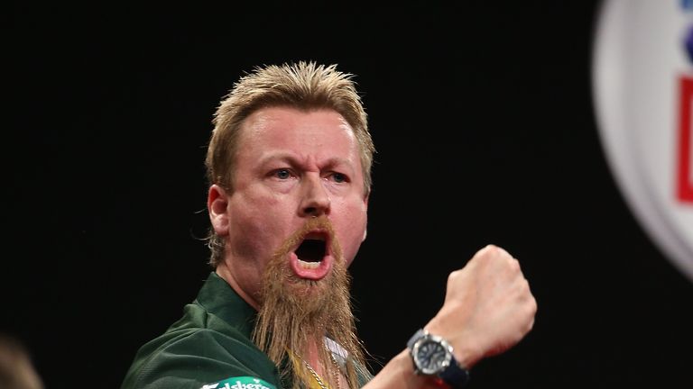 AUCKLAND, NEW ZEALAND - AUGUST 28:  Simon Whitlock of Australia wins his first match during the Auckland Darts Masters at The Trusts Arena on August 28, 20