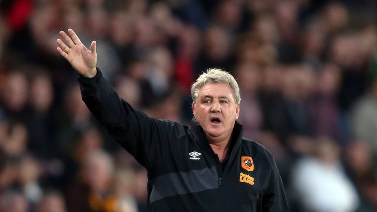 Hull City manager Steve Bruce gestures from the touchline during the Sky Bet Championship match between Hull City and Middlesbrough