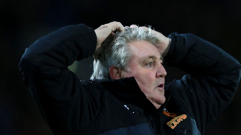 Hull City manager Steve Bruce during the Sky Bet Championship match at the KC Stadium, Hull. PRESS ASSOCIATION Photo. Picture date: Friday November 27, 201