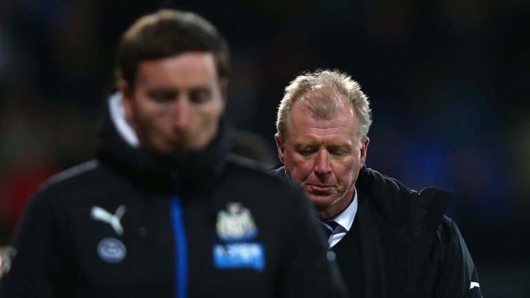 Newcastle manager Steve McClaren leaves the pitch after his team's 5-1 defeat to Crystal Palace